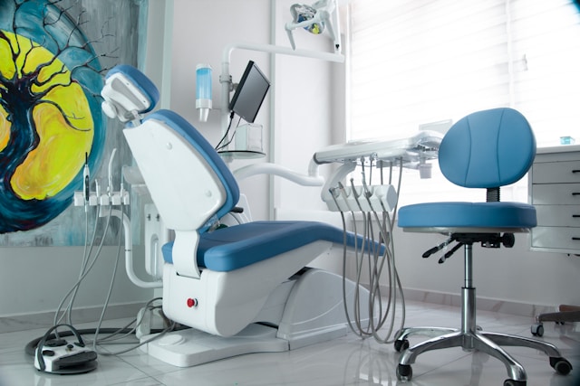 On-site dental laboratory fabricating veneers and crowns